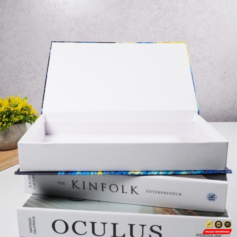 Buku Pajangan Palsu