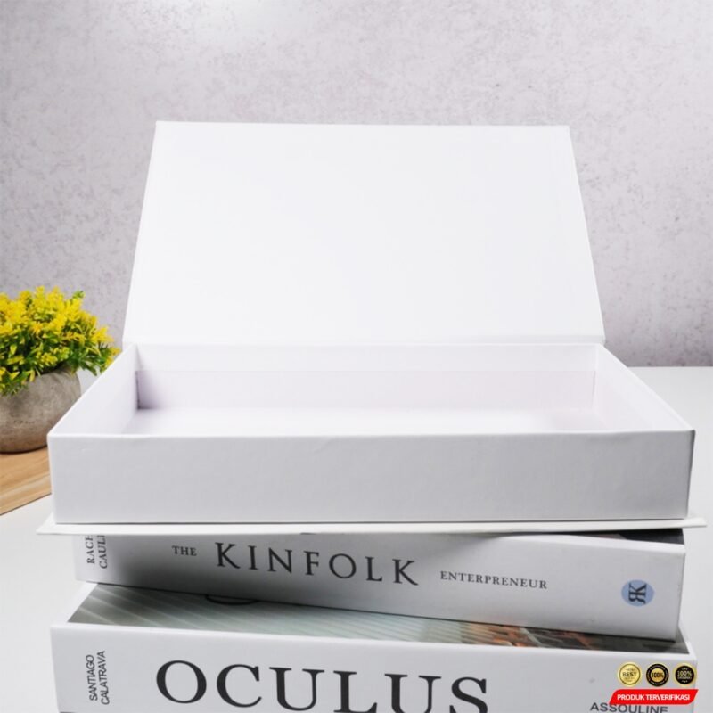 Buku Pajangan Palsu