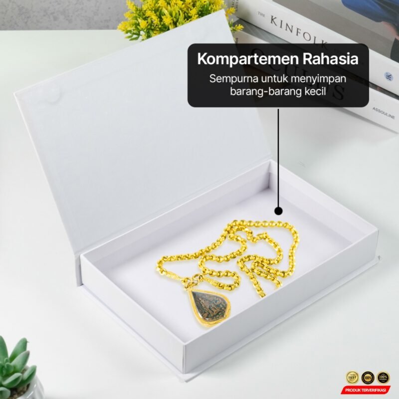 Buku Pajangan Palsu