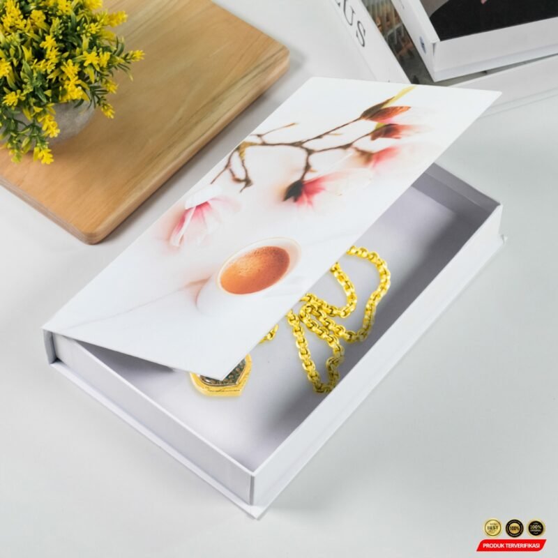 Buku Pajangan Palsu