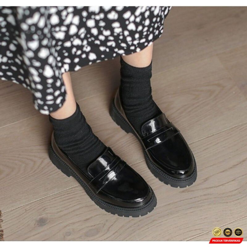 Sepatu Loafer Wanita Slip On Hitam Kasual DOCMART MEYSHA - Image 3
