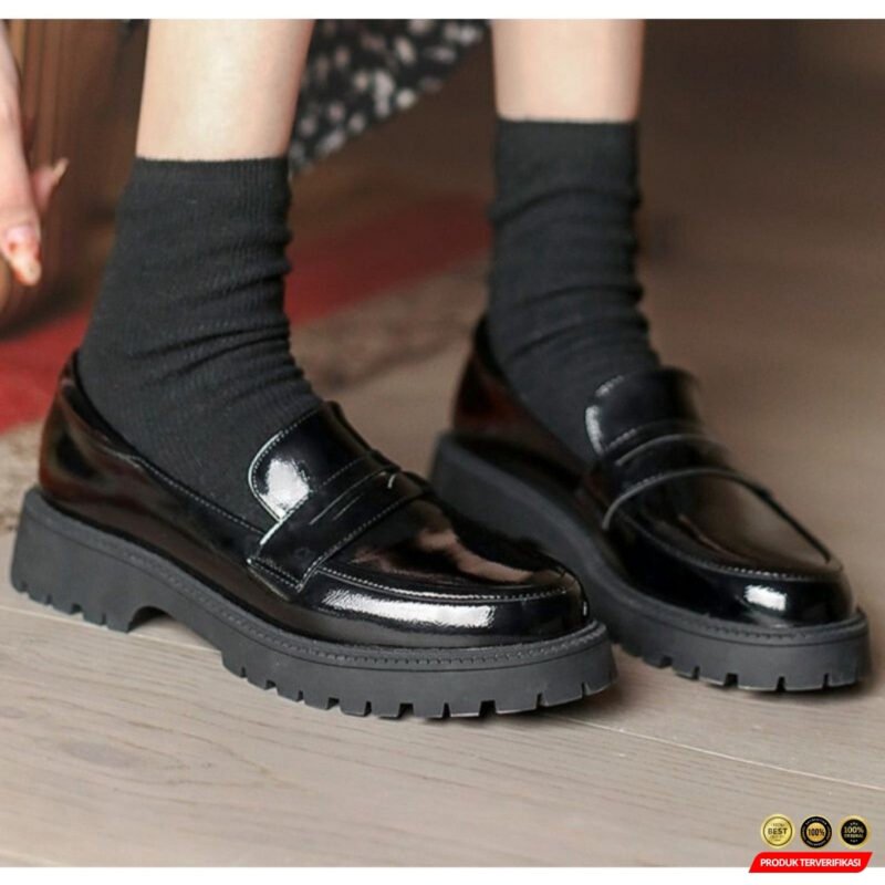 Sepatu Loafer Wanita Slip On Hitam Kasual DOCMART MEYSHA - Image 4