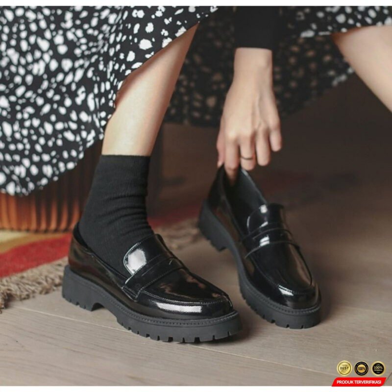 Sepatu Loafer Wanita Slip On Hitam Kasual DOCMART MEYSHA - Image 5
