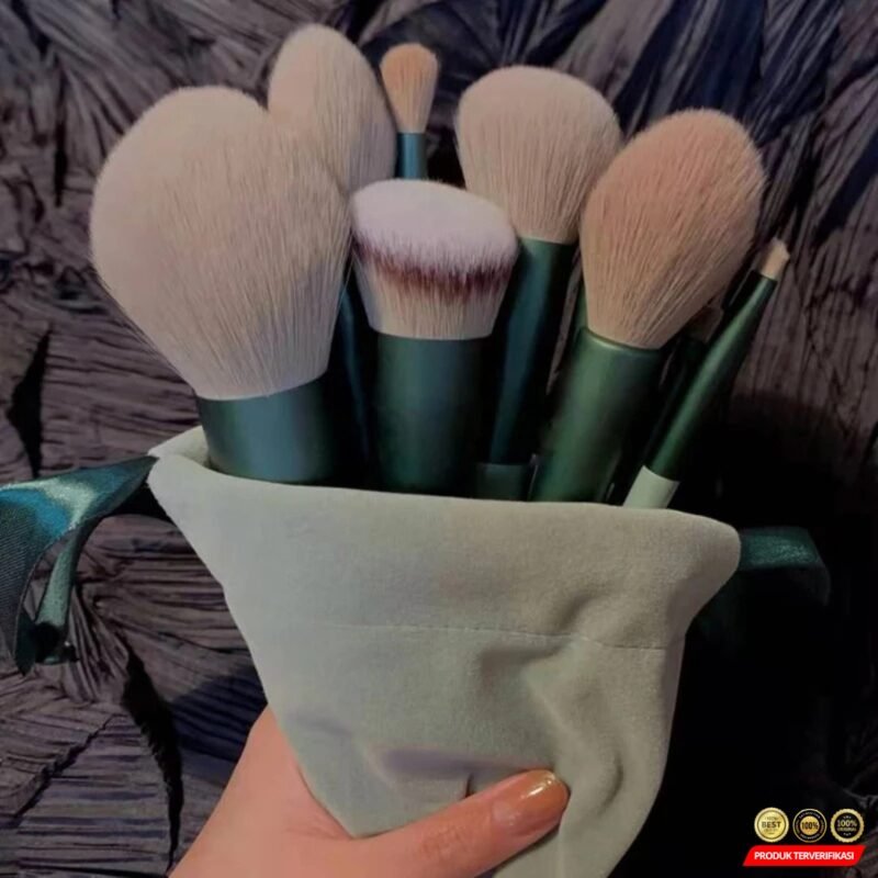 Nancy Kuas Make Up Brush Set 13 PCS - Image 5
