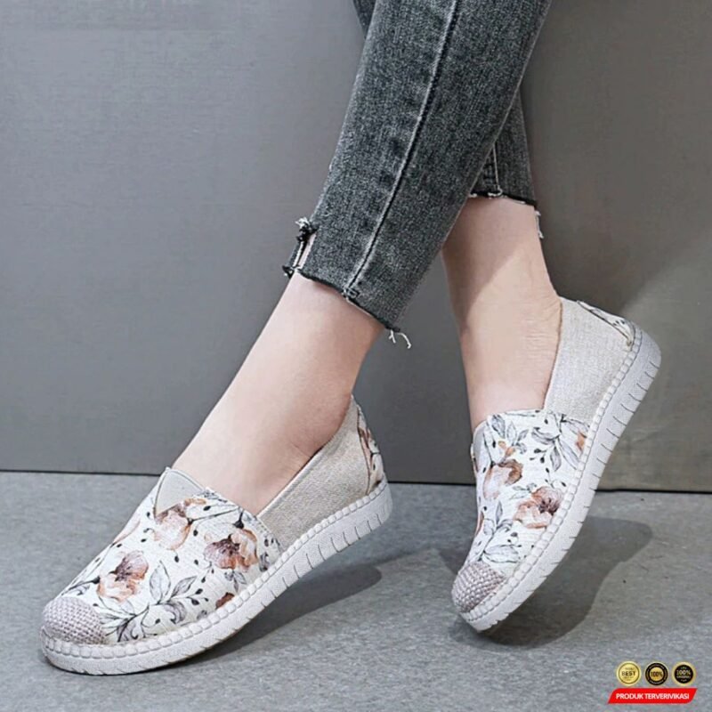 Slip On Wanita Motif Bunga Daun Stylish 