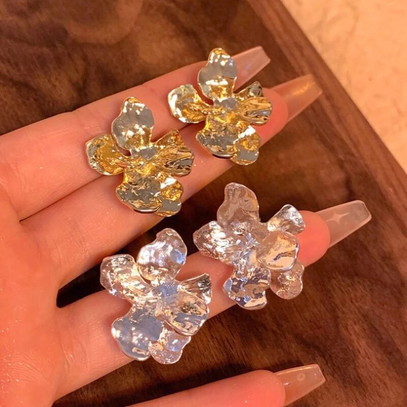 Anting Wanita Motif Bunga Ringan Berelegan