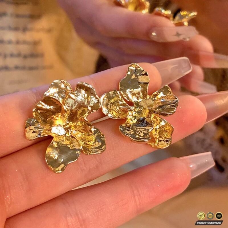 Anting Wanita Motif Bunga Ringan Berelegan