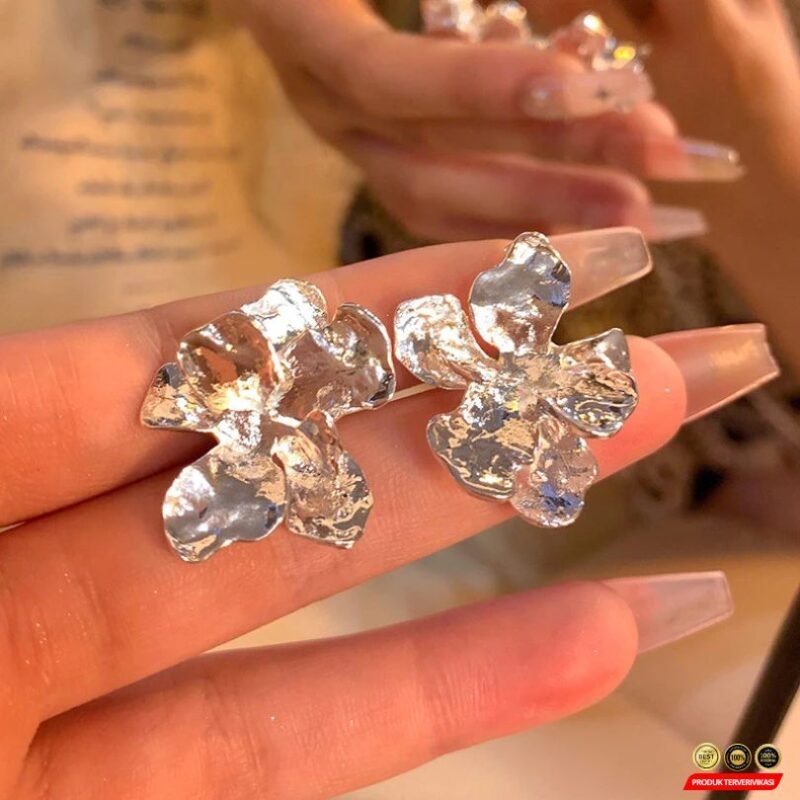 Anting Wanita Motif Bunga Ringan Berelegan
